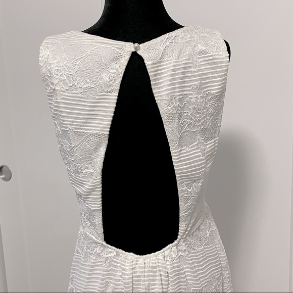 2𝒇𝒐𝒓$60 WORKHALL White lace open back dress sizeS - Picture 3 of 4
